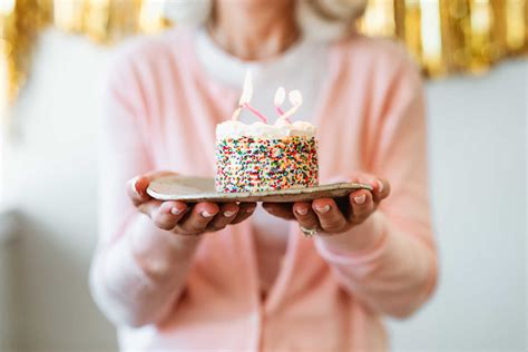 Stepmom Changes Stepdaughter's Birthday Cake Because Her .